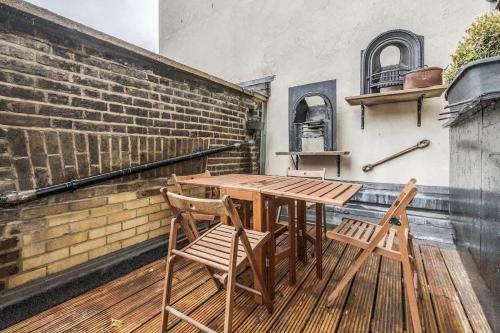 Unbeatable location in Camden-spacious studio flat - image 33