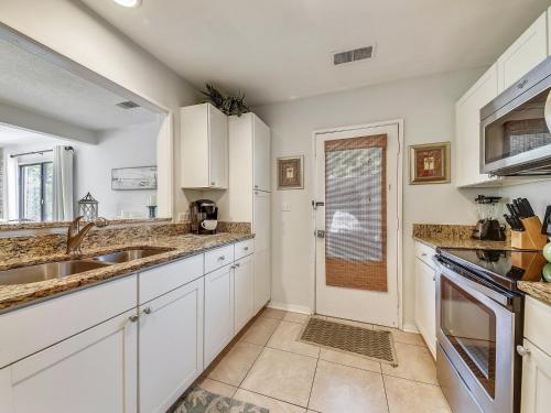680 Queens Grant - image 5