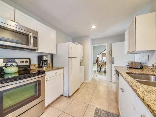 680 Queens Grant - image 10
