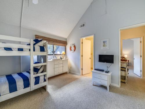 680 Queens Grant - image 4
