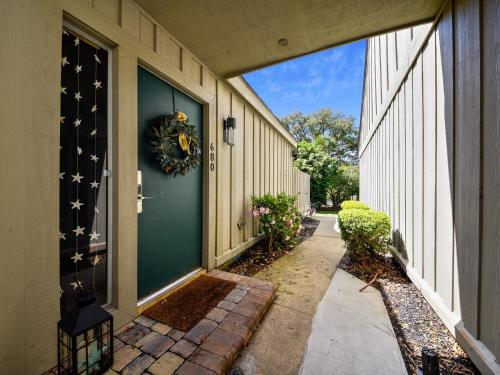 680 Queens Grant - image 8
