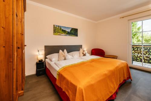 4 bedrooms, 5 beds