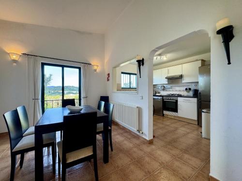 Shared lounge/TV area, Algarve Country Villa 1 With Pool by Homing in Campina