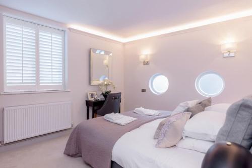 Modern Stylish 2bed2bath close to Kings Road - image 33