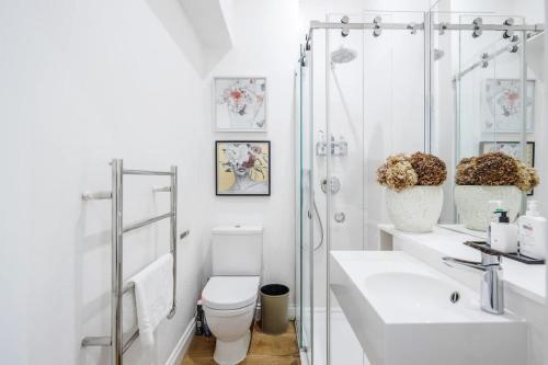 Charming spacious 1bed near Portobello Rd N.Hill - image 12