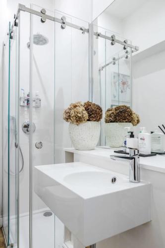 Charming spacious 1bed near Portobello Rd N.Hill - image 11