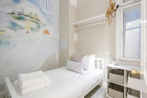Beautiful refurbished 2bed2bath next to Hyde Park - image 27
