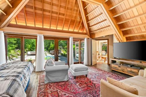 Charlestown Retreat | 2 Pools & Fire Pits in 史密斯菲爾德