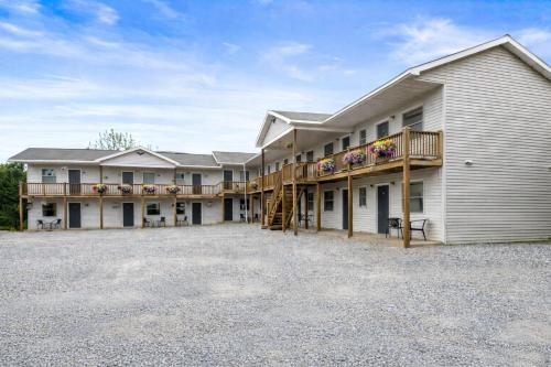Viesnīcas āriene, KC's Corner Motel in Īstspringfīlda (NY)