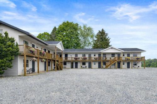 Viesnīcas āriene, KC's Corner Motel in Īstspringfīlda (NY)