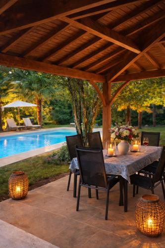 Domaine Le Verger Kleinschalige B&B met groot zwembad en buitenkeuken - Augignac