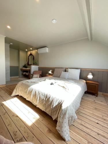 Facilities, A la terre ferme in Le Couret-Fariaux