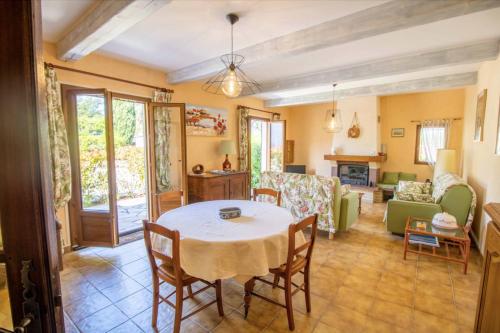 Large Spacious House In Fréjus – khách sạn tại Cais