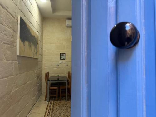 A house full of authentic charm in the heart of the 3 cities, very close to the capital city, Vallet – khách sạn tại Cospicua