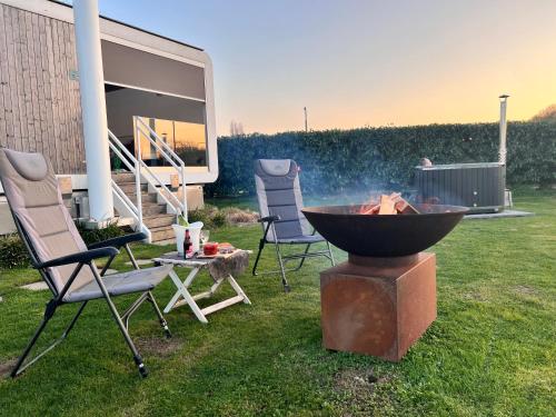 Facilities, Maasparcje Lodge met Hottub,Firepit en KamadoBBQ in Roermond