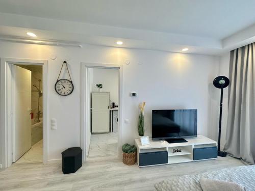 Koplietošanas atpūtas telpa ar TV, Anturium Studio #Otopeni #freePool in Stefanestii De Jos