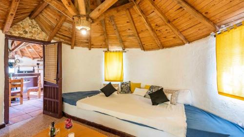 Casa de Piedra La Laguna de Tiscar Puente Genil by Ruralidays in 普恩特格尼爾