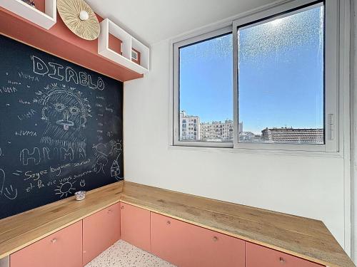 Spacious and quiet apartment near Paris in Bagnolet