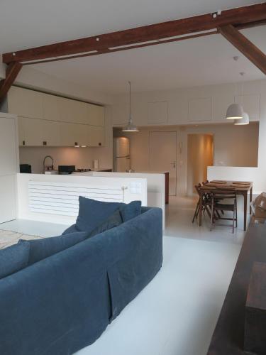 A bright Parisian loft in the heart of the 17th arrondissement - image 5