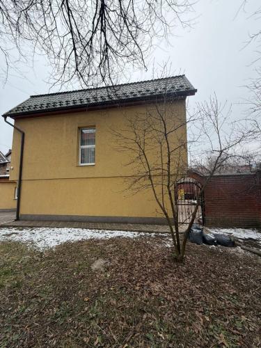 Власний будинок (Власнии будинок) in Rakhiva