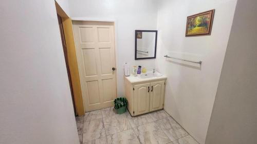 Bathroom, Elaine's Hideaway in Bakhen