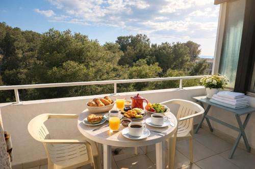 Cocon lumineux avec terrasse, vue pinède et mer