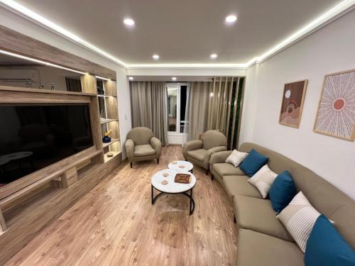 Giza Zoo View Duplex 3BR Family Retreat - image 2