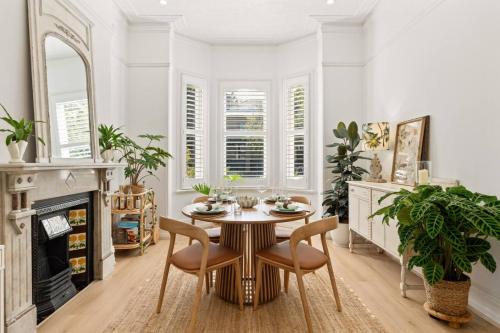 Elegant Victorian Oasis in Exclusive Glebe Estate - image 11