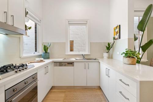 Elegant Victorian Oasis in Exclusive Glebe Estate - image 6