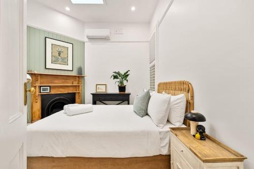 Elegant Victorian Oasis in Exclusive Glebe Estate - image 8