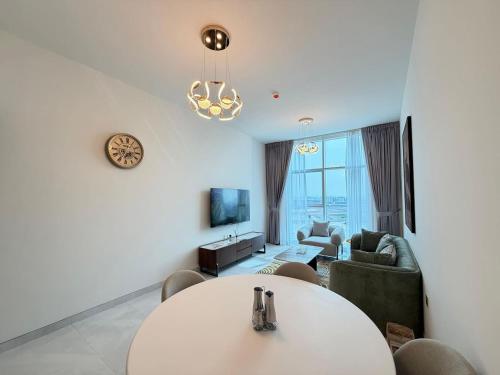 Stylish 2BHK Stay in Arjan with City Views - image 9