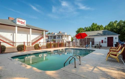 Úszómedence, Red Roof Inn & Suites Wilson in Wilson (Észak-Karolina)