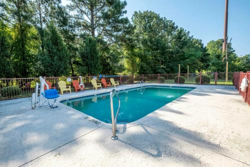 Piscina, Red Roof Inn & Suites Wilson in Wilson