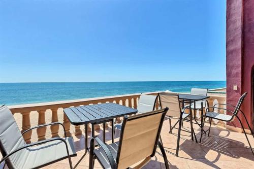 Comfortable Beachfront Condo Las Palmas II 11 B