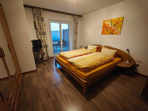 2 twin beds