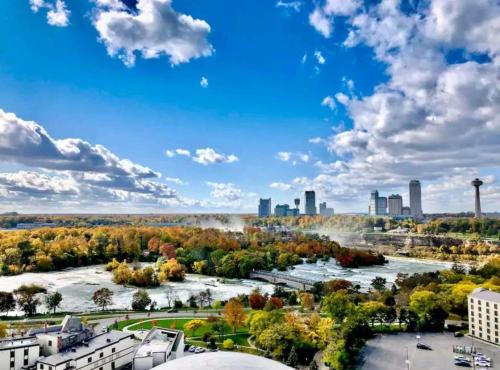 Stay Minutes from Niagara Falls in a Renovated 4BR, Niagara