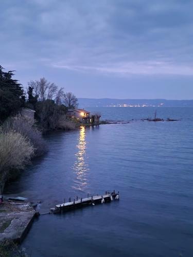 Viesnīcas āriene, Alma Capodimonte Lake chalet in Capodimonte (Viterbo)