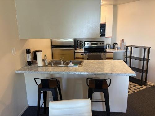 Steps from UCLA Westwood 1 Bd 1Ba