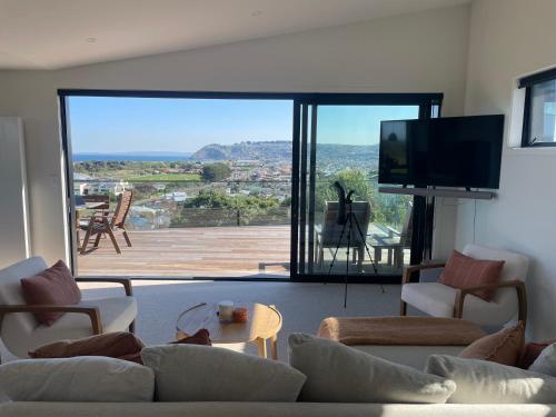 New modern home with ocean and golf course views in South Dunedin