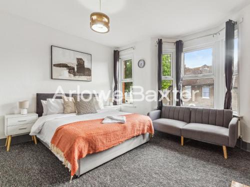 East LDN Guest Rooms and Amenities, Londyn
