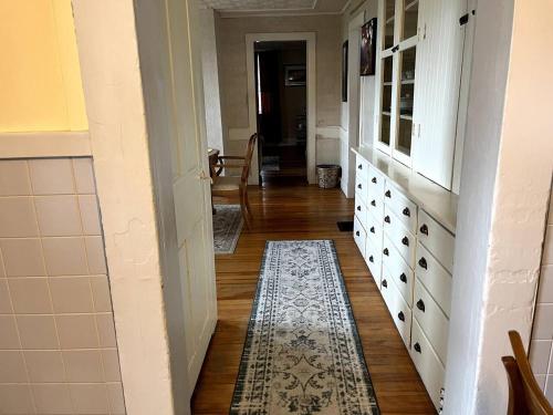 Cute 6-Bedroom Getaway in the heart of Littleton in 利特爾頓