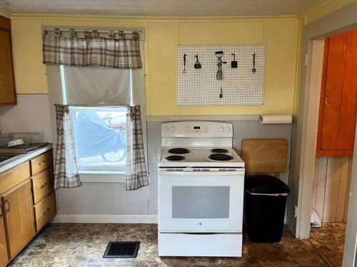 Cute 6-Bedroom Getaway in the heart of Littleton in 利特爾頓