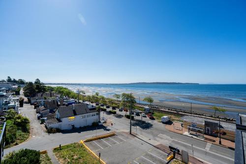 Uitzicht, Oceanfront - Steps to Pier & Beach - Free Onsite Parking in White Rock