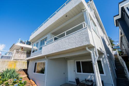 Buitenkant, Oceanfront - Steps to Pier & Beach - Free Onsite Parking in White Rock