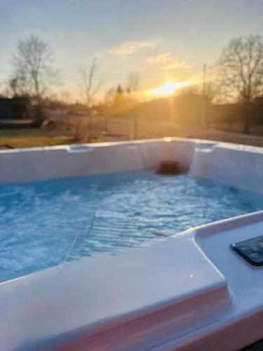 Domek z jacuzzi Studnica 39 in Kanice