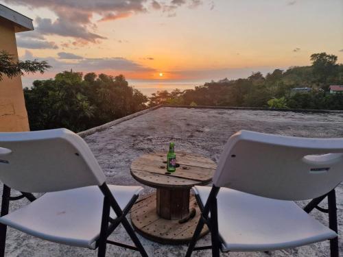 Đồ ăn và thức uống, Sunset views in nature and Wifi in Roseau