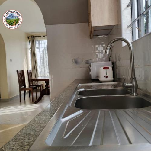 Mt KENYA TEASIDE HOLIDAY HOME in Karatina