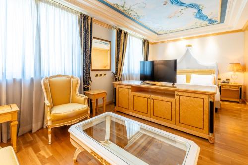 room detail thumbnail 0