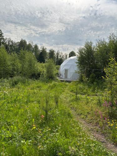 Bubble House glamping telk in Kiruvere