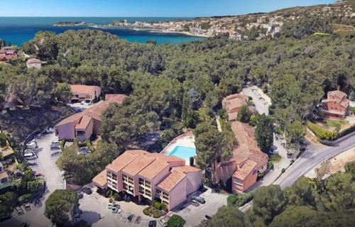 COCON DES PINS Studio 4 personnes, piscine, mer, clim, Wifi